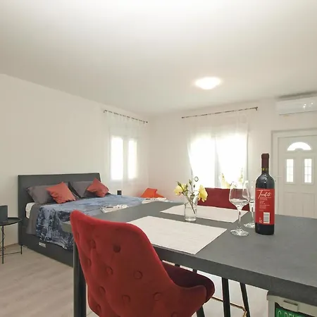 Apartment Fuer 2 Personen Ca 30 Qm In Pula, Istrien Istrische Riviera *